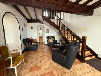 Propriété sur ses 3397 m² de jardin clos paysagé