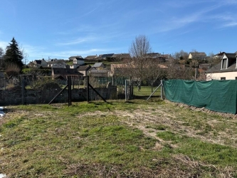 SAULIEU Maison ancienne avec jardin
