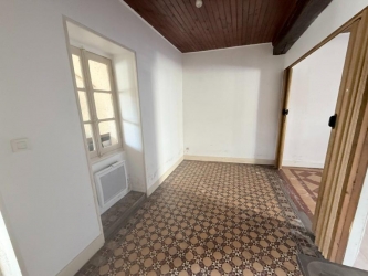 SAULIEU Maison ancienne avec jardin