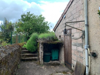 SAULIEU MAISON DE VILLE A RENOVER  AVEC GARAGE ET JARDIN