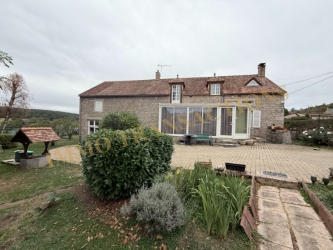 TRES BELLE MAISON XIXè s.  PARC DU MORVAN TOUT CONFORT